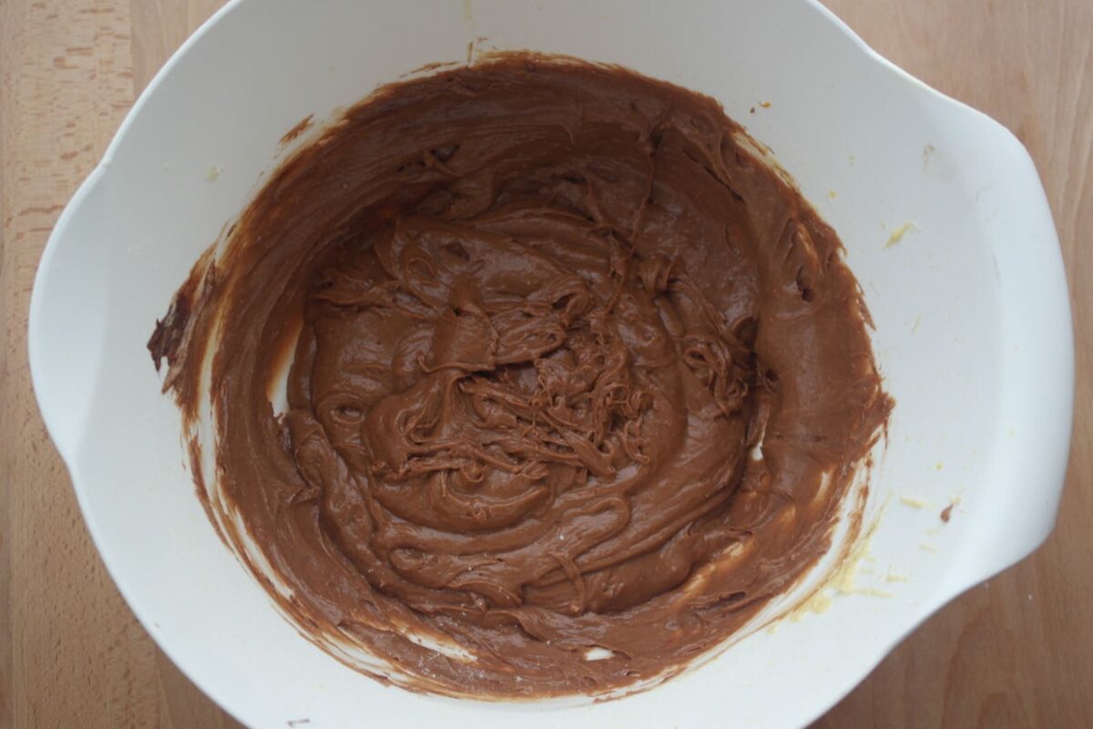 Receta de bizcocho de chocolate: mezclar bien