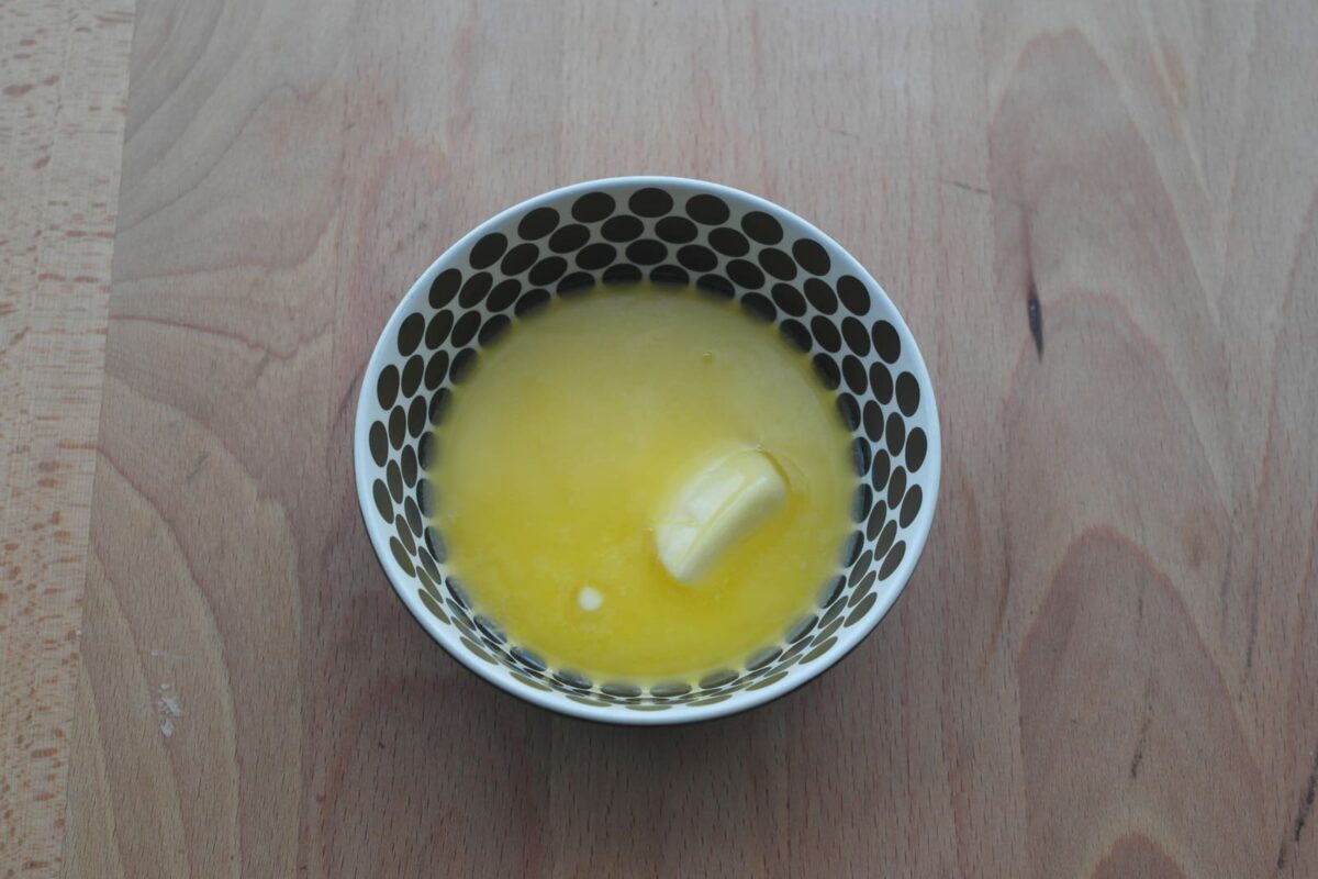 Receta de bizcocho de chocolate: fundir la mantequilla