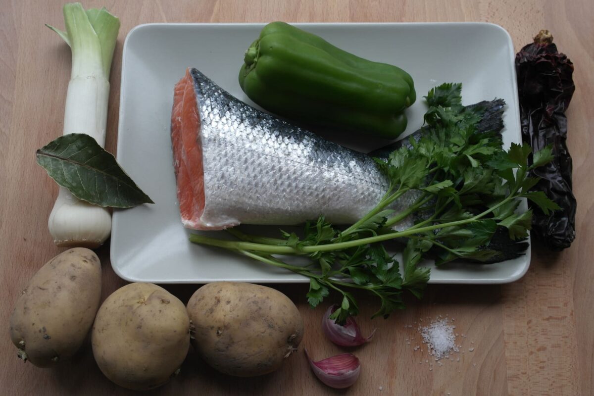 marmitako de salmón paso 1