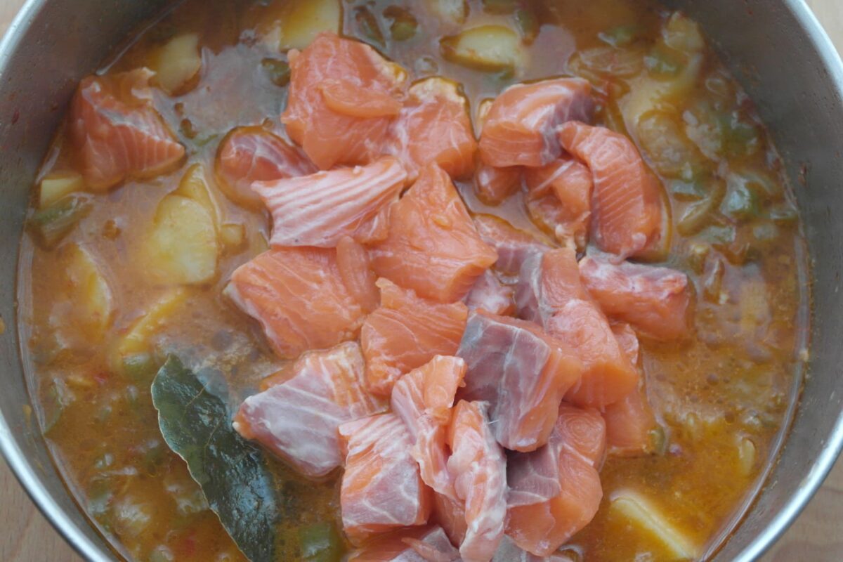 marmitako de salmón paso 17