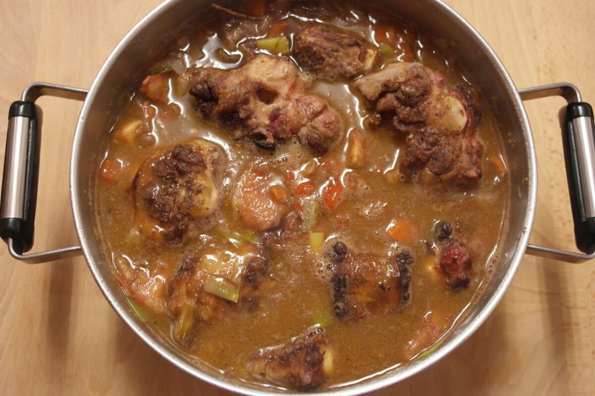 rabo de toro estofado al vino tinto paso 17
