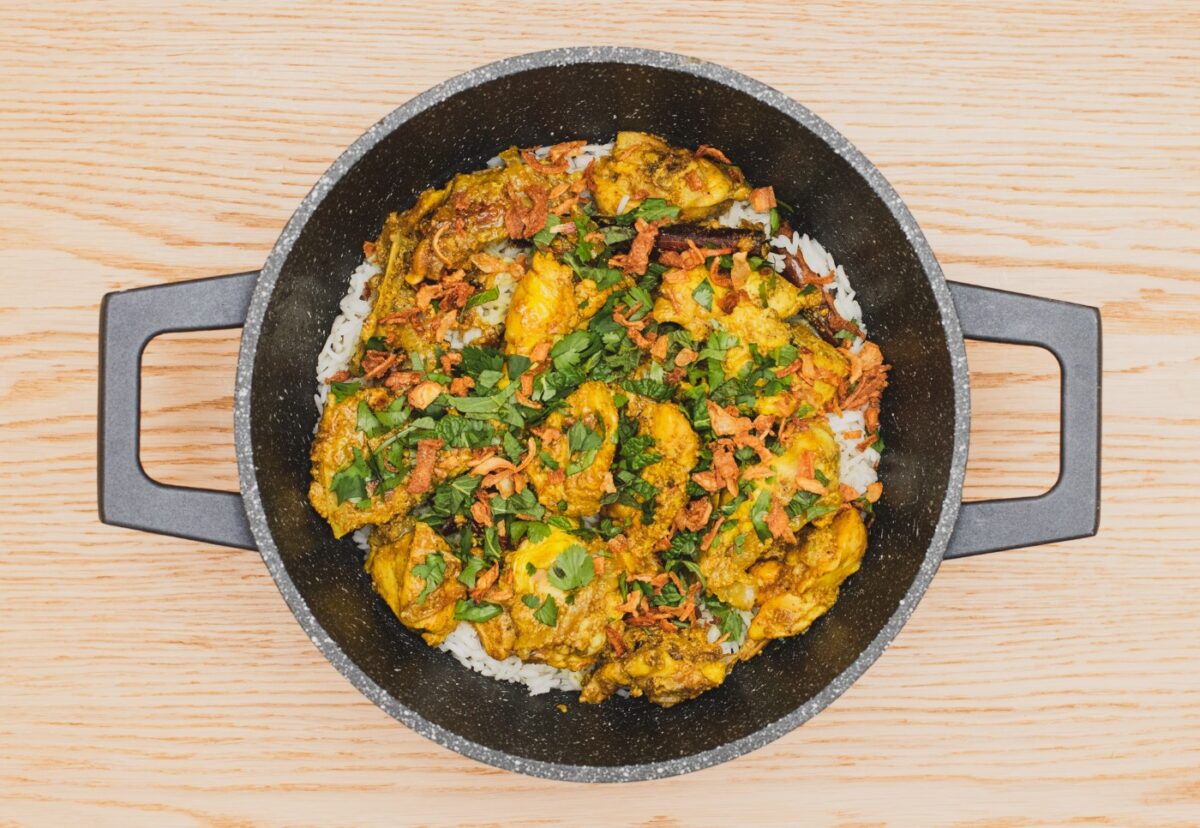 Biryani de pollo. Una receta tradicional de la India paso a paso