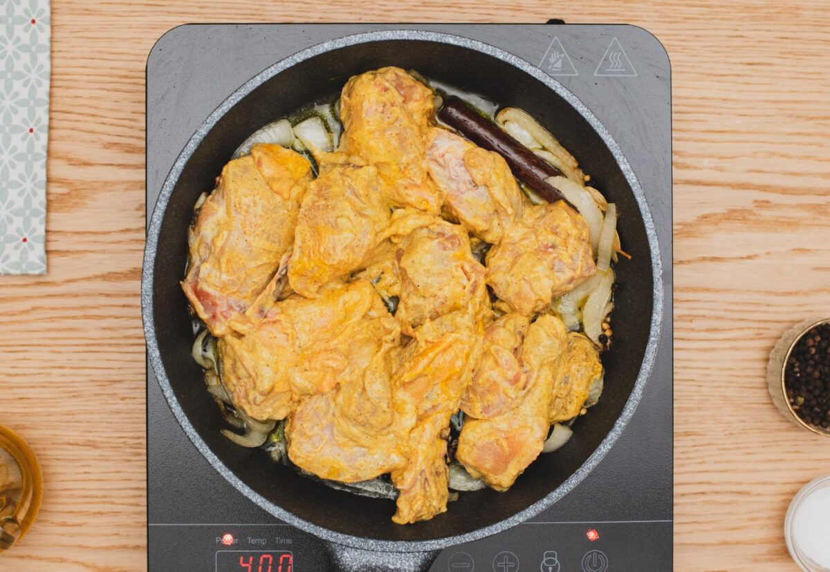 Biryani de pollo. Una receta tradicional de la India paso a paso