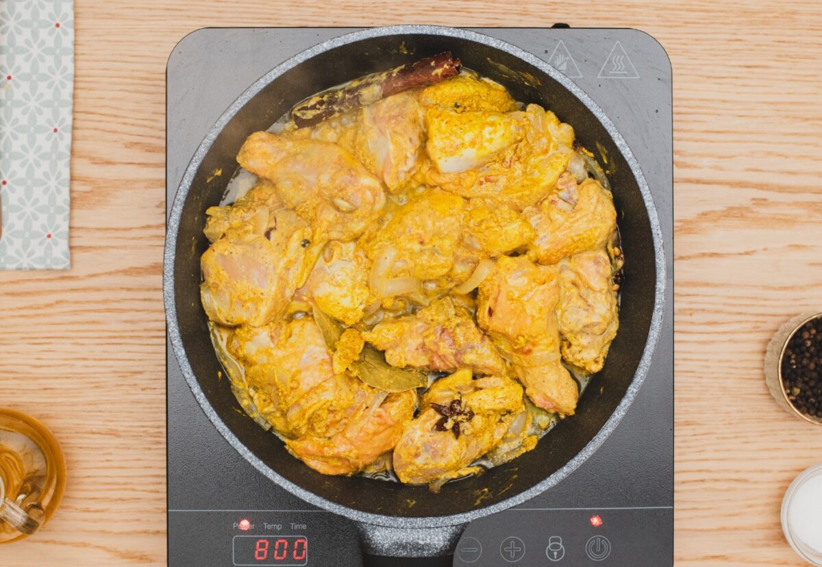 Biryani de pollo. Una receta tradicional de la India paso a paso