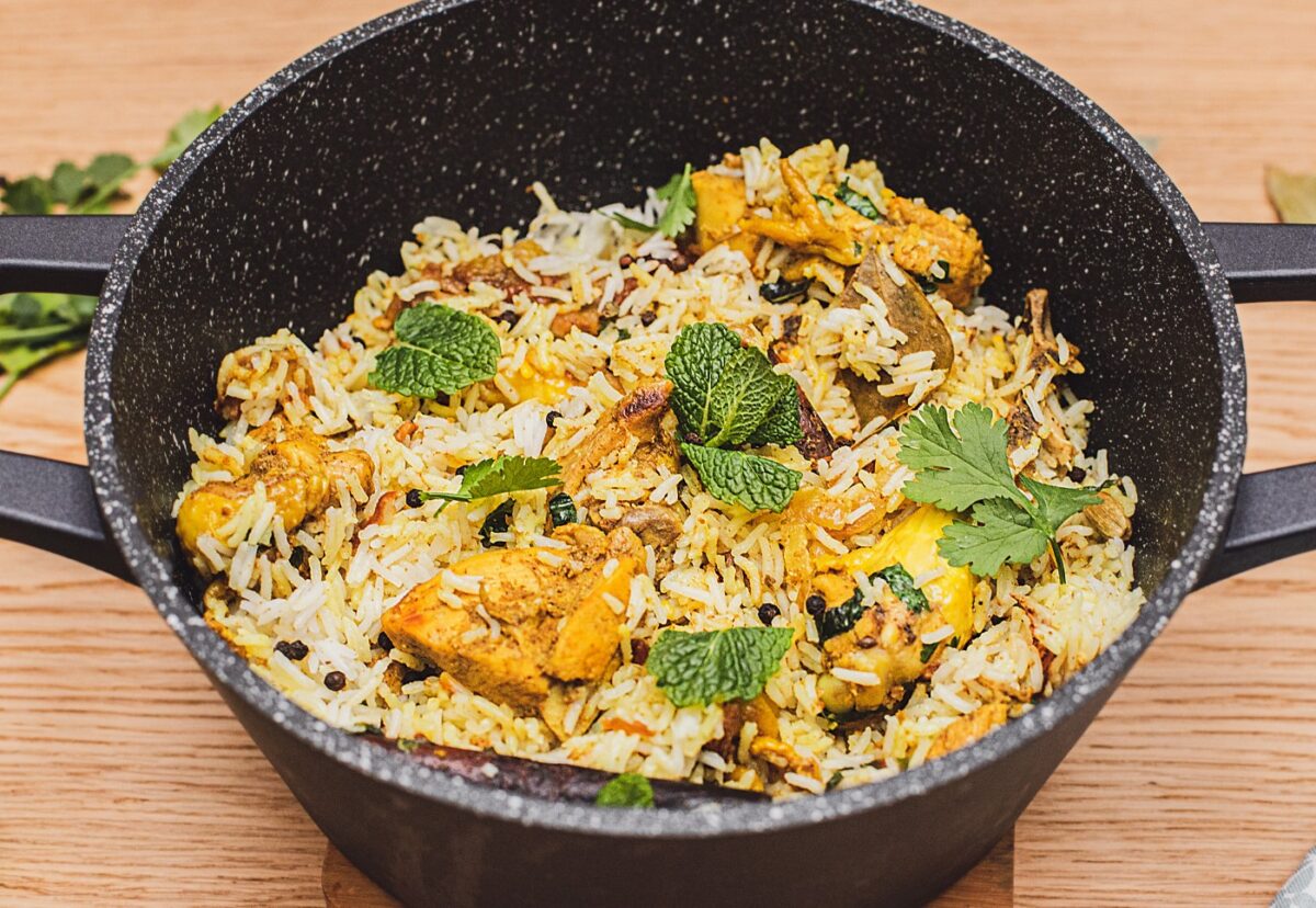 Biryani de pollo. Una receta tradicional de la India paso a paso