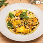 Biryani de pollo con arroz basmati. Receta tradicional de la India