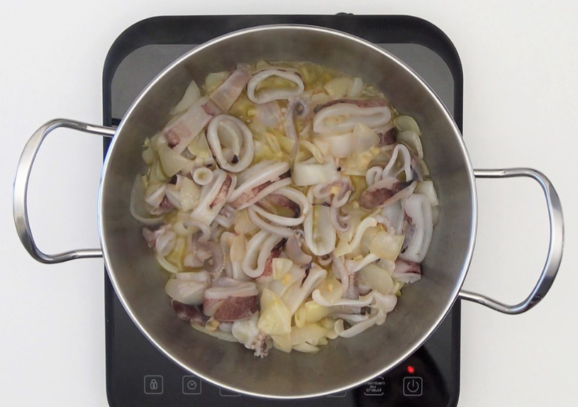 Calamares en su tinta con arroz blanco
