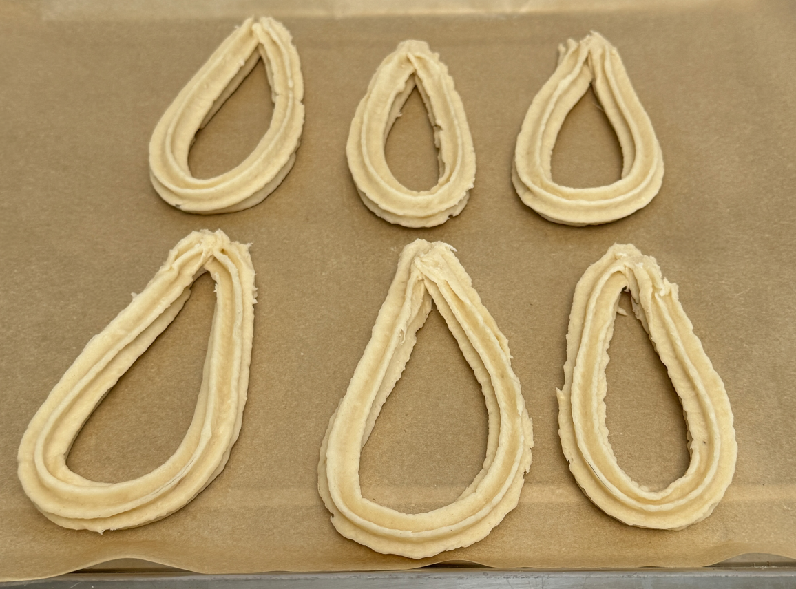Receta de churros: formando los lazos