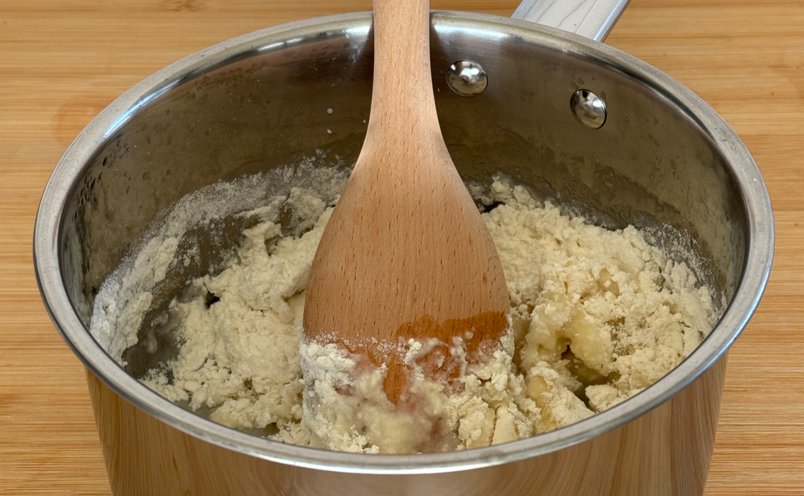Receta de churros: mezclar la masa