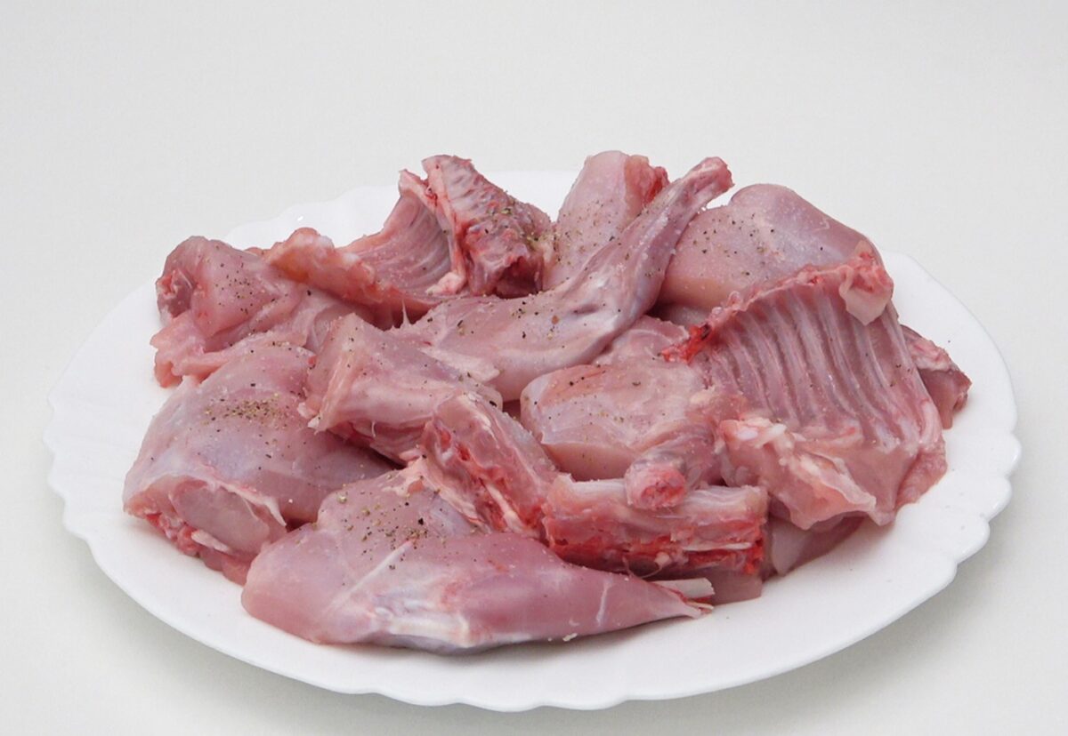 Conejo estofado al estilo italiano de Isquia