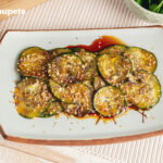 Ensalada de pepino oriental. Receta saludable con sabor asiático