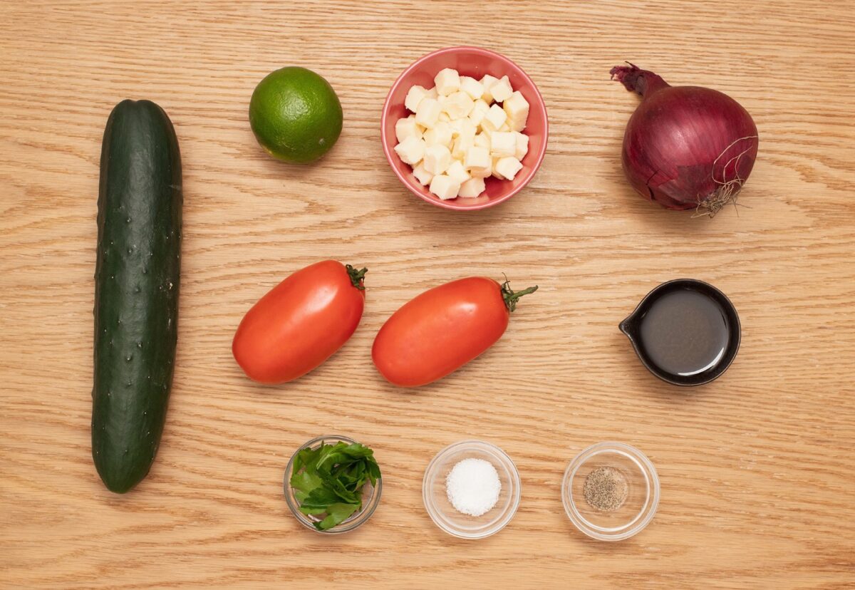 Ensalada de pepino y tomate. Una receta fácil y muy saludable