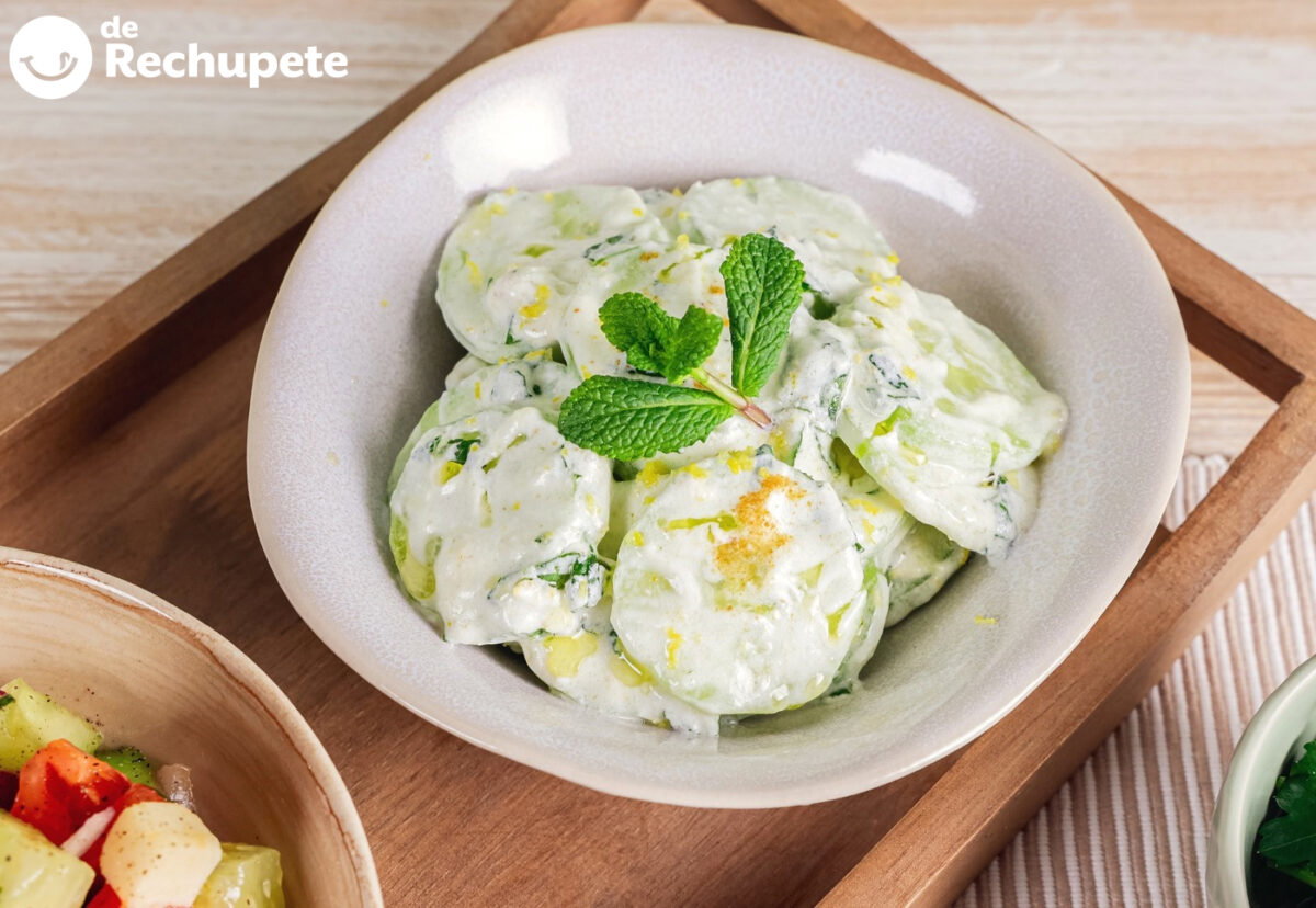 Ensalada de pepino y yogur. Un acompañamiento perfecto