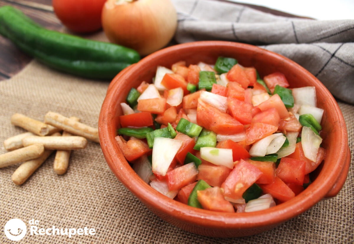 Piriñaca o picadillo andaluz. Una ensalada tradicional de Andalucía