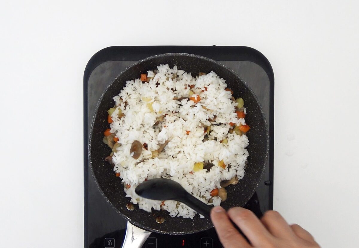Yakimeshi. Arroz frito japonés