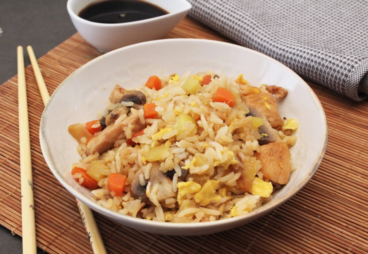 Yakimeshi. Arroz frito japonés