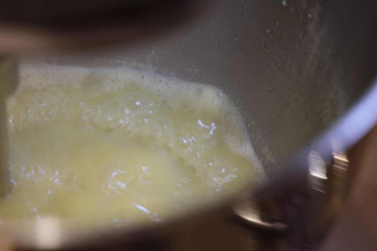 albóndigas bacalao salsa verde paso 15