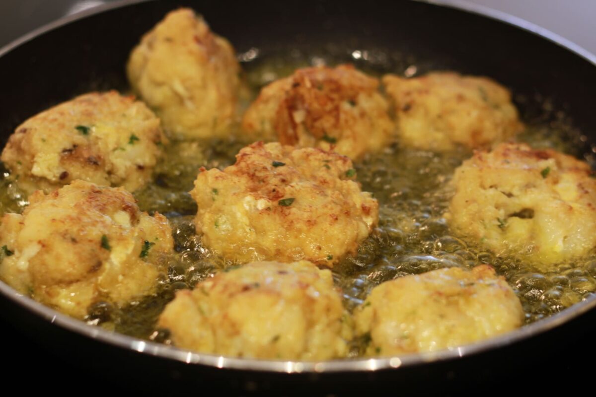 albóndigas bacalao salsa verde paso 19