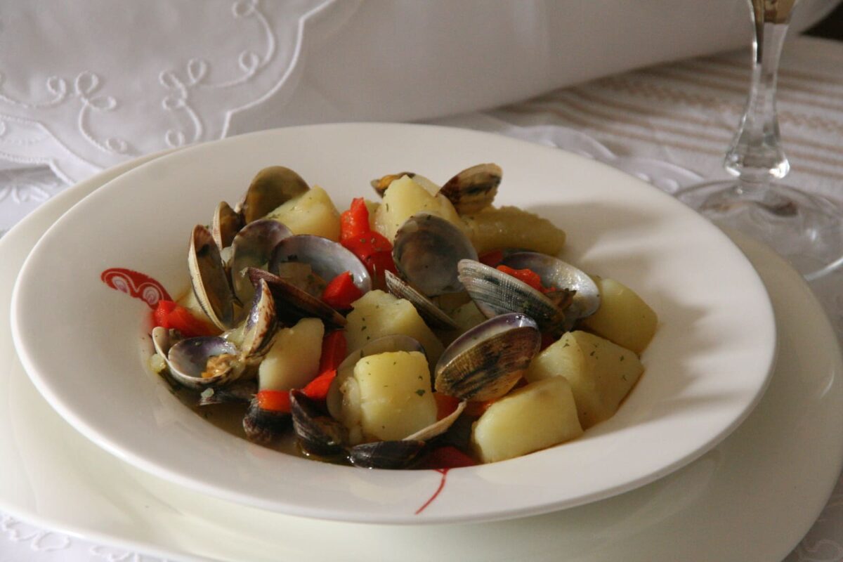almejas con patatas guiso marinero paso 10
