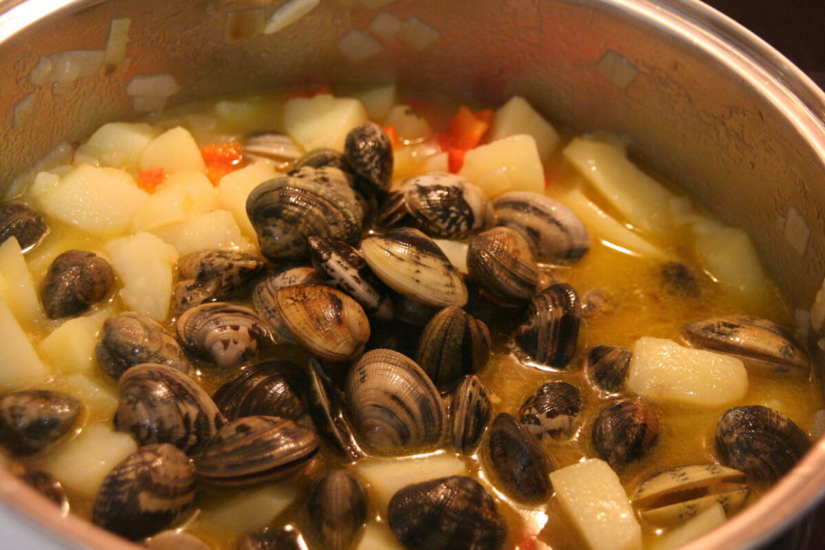 almejas con patatas guiso marinero paso 7