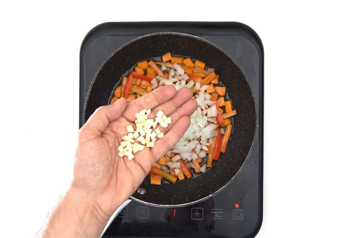 Arroz con salmón. Una receta rápida y saludable paso a paso