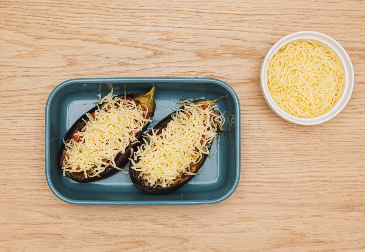 Berenjenas al microondas rellenas de verduras y queso