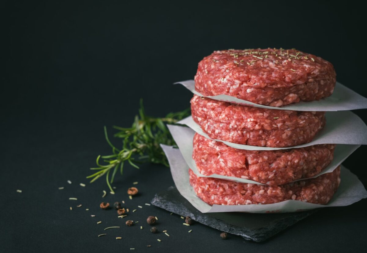 La mejor carne para hacer una hamburguesa casera. ¿Cómo prepararla?