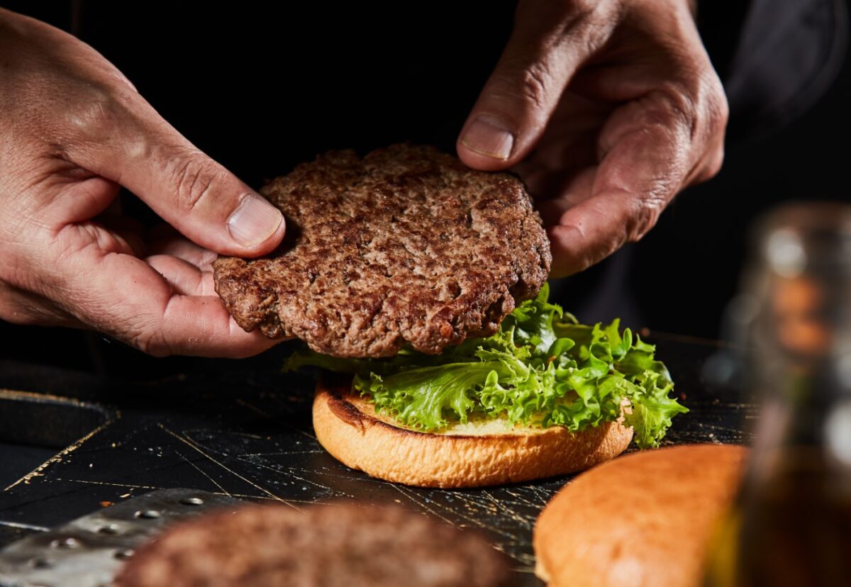 La mejor carne para hacer una hamburguesa casera. ¿Cómo prepararla?