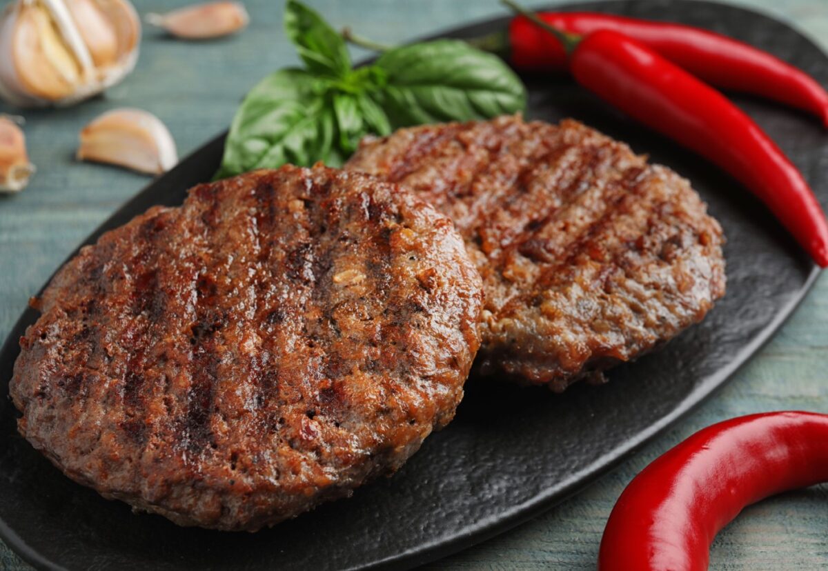 La mejor carne para hacer una hamburguesa casera. ¿Cómo prepararla?
