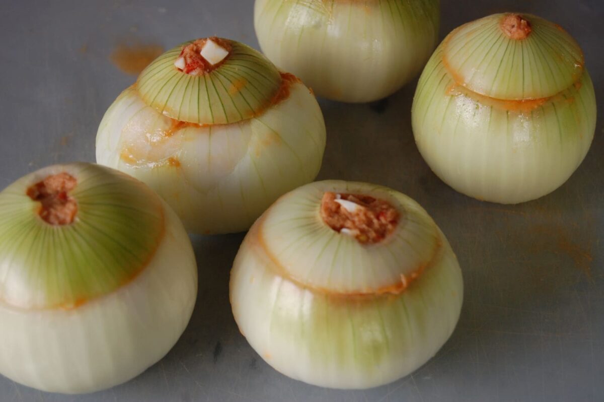 cebollas rellenas de bonito paso 5
