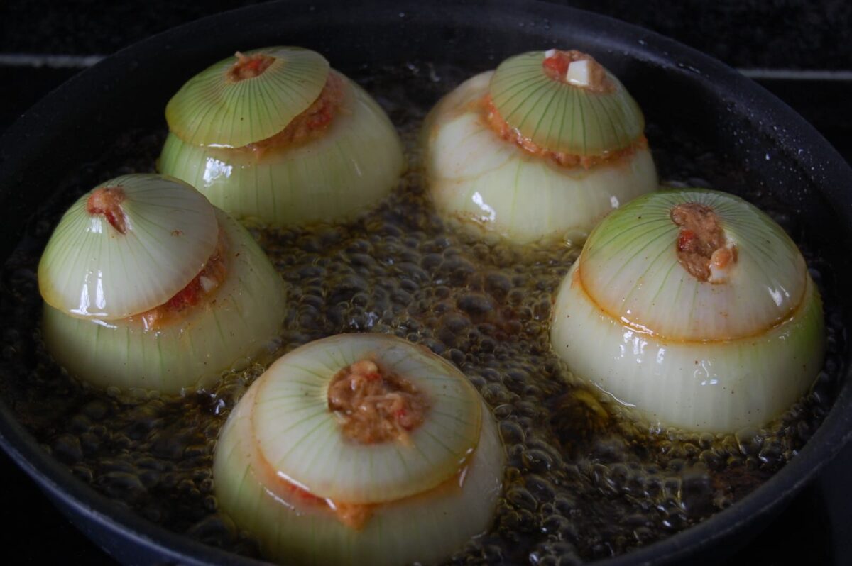 cebollas rellenas de bonito paso 6