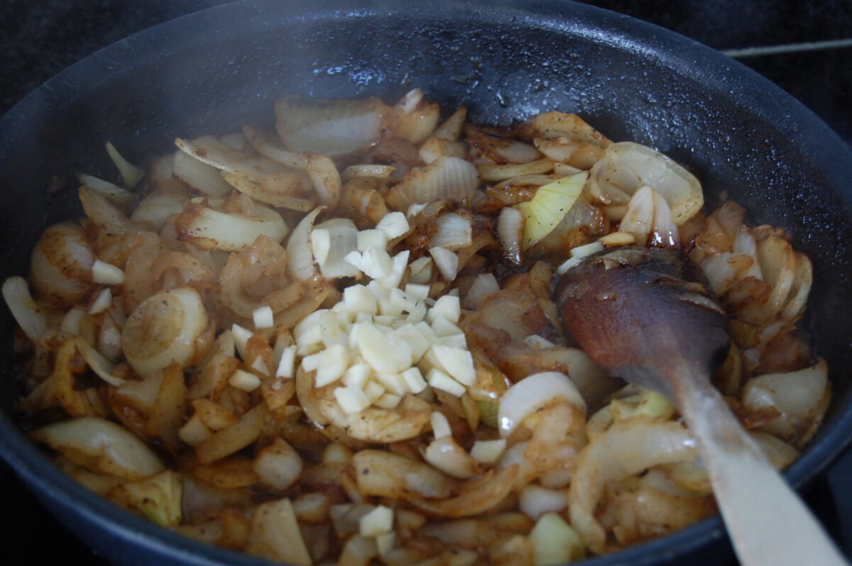 cebollas rellenas de bonito paso 9