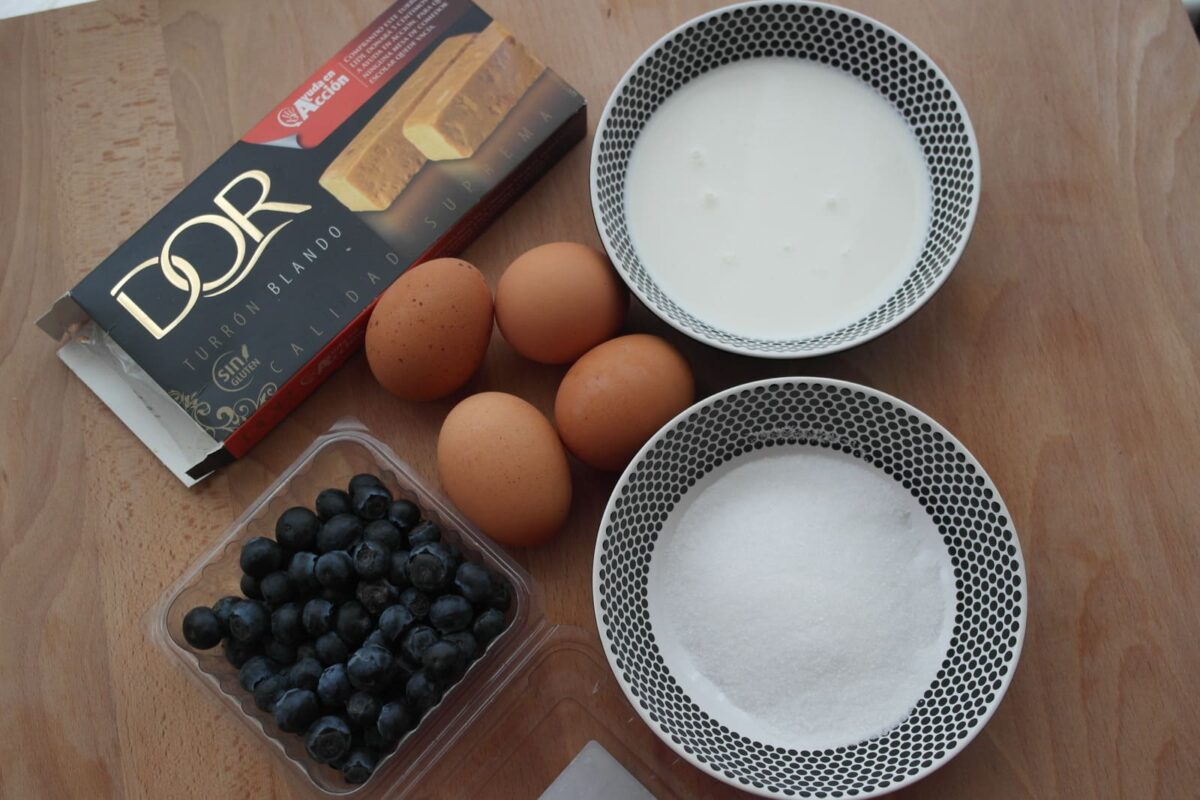 creme brulé de turrón de xixona con arándanos paso 1