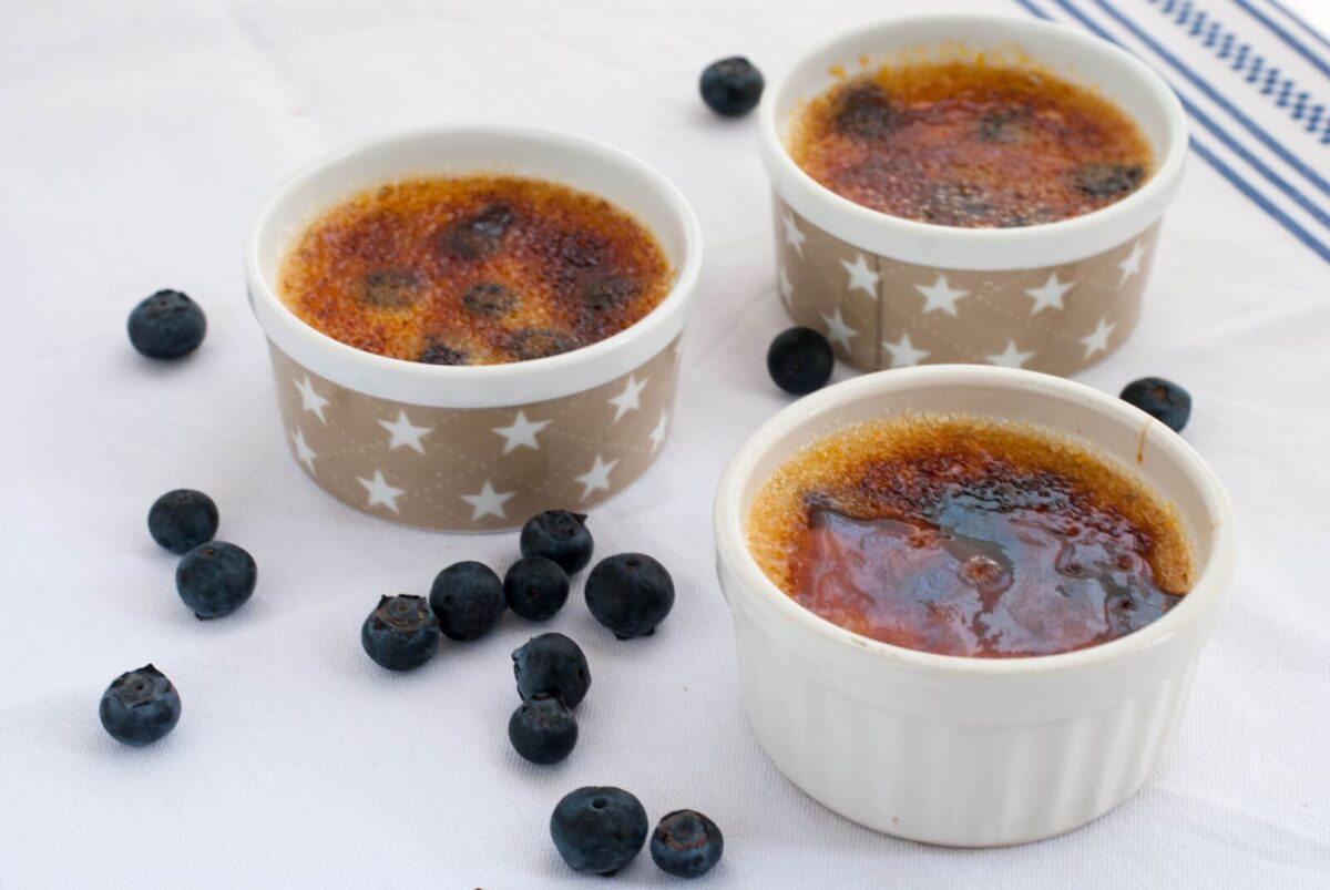 creme brulé de turrón de xixona con arándanos paso 12