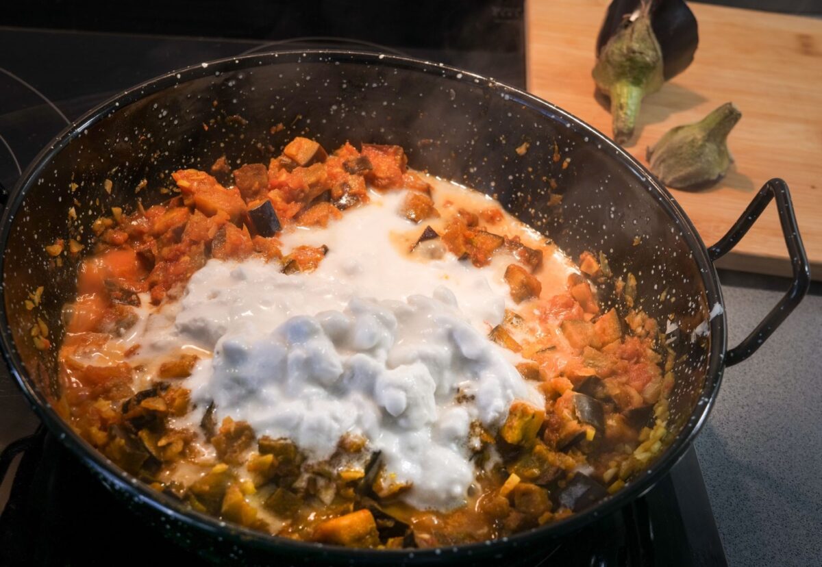 Curry de berenjenas y espinacas con arroz basmati