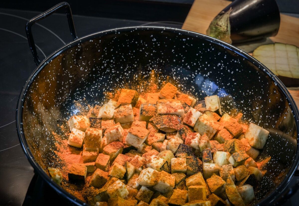 Curry de berenjenas y espinacas con arroz basmati
