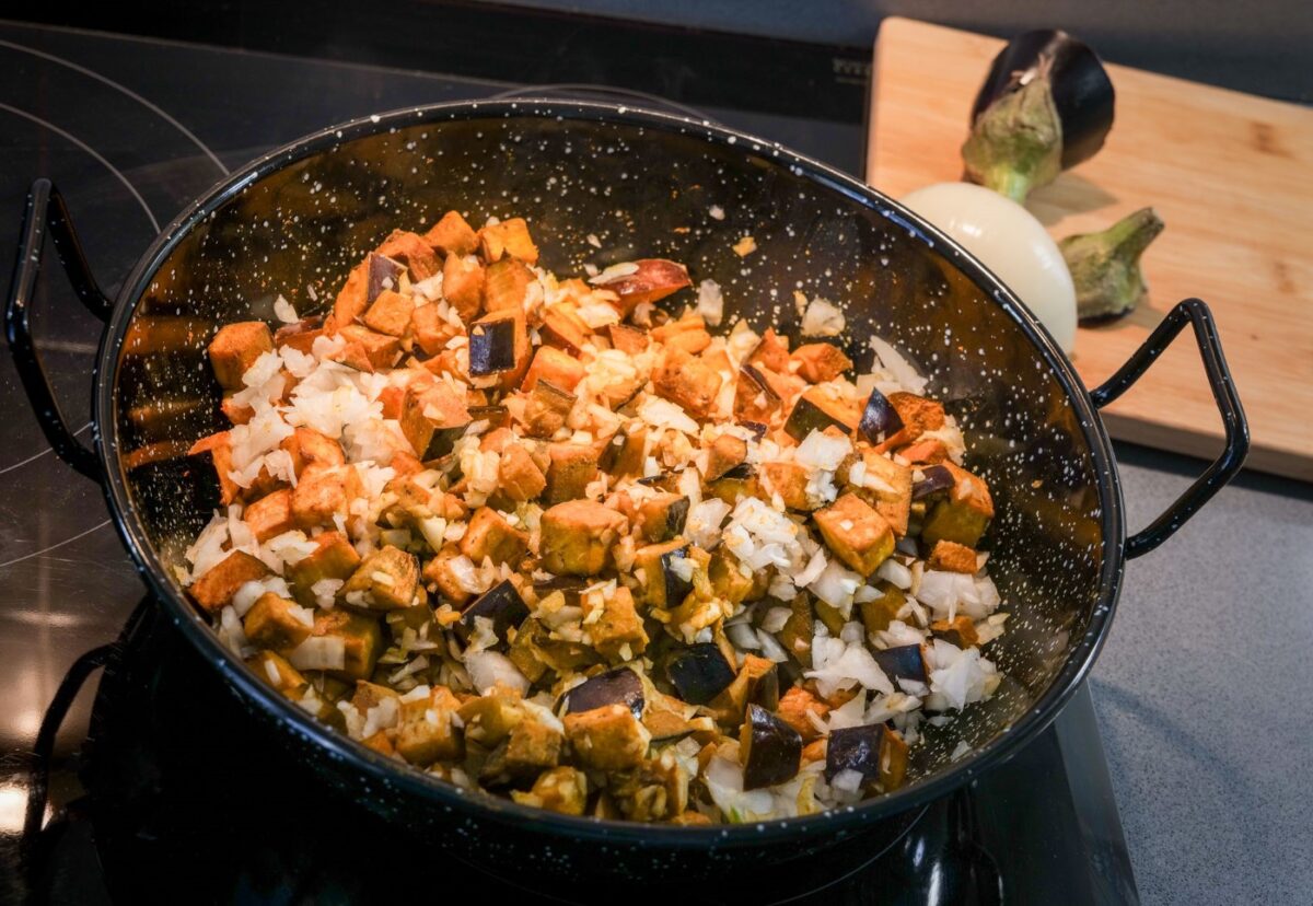 Curry de berenjenas y espinacas con arroz basmati