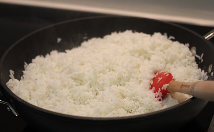 Curry de berenjenas y espinacas con arroz basmati