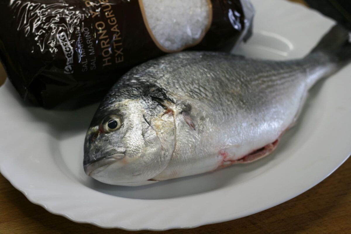dorada a la sal y al horno paso 1