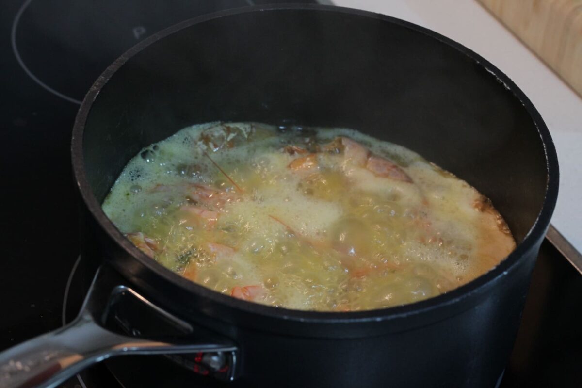 espaguetis con langostinos paso 11