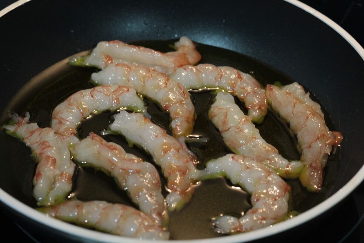 espaguetis con langostinos paso 15