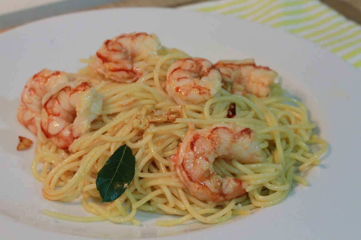 espaguetis con langostinos paso 21