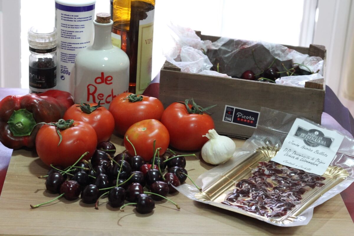 gazpacho de cerezas paso 1