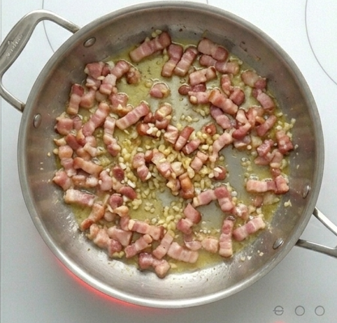 Gratinado de patatas, tocino y repollo del día de San Patricio. Polish cabbage, potato, and bacon