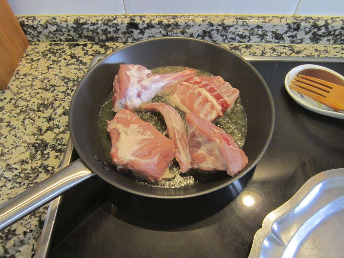guiso de cordero con patatas paso 2