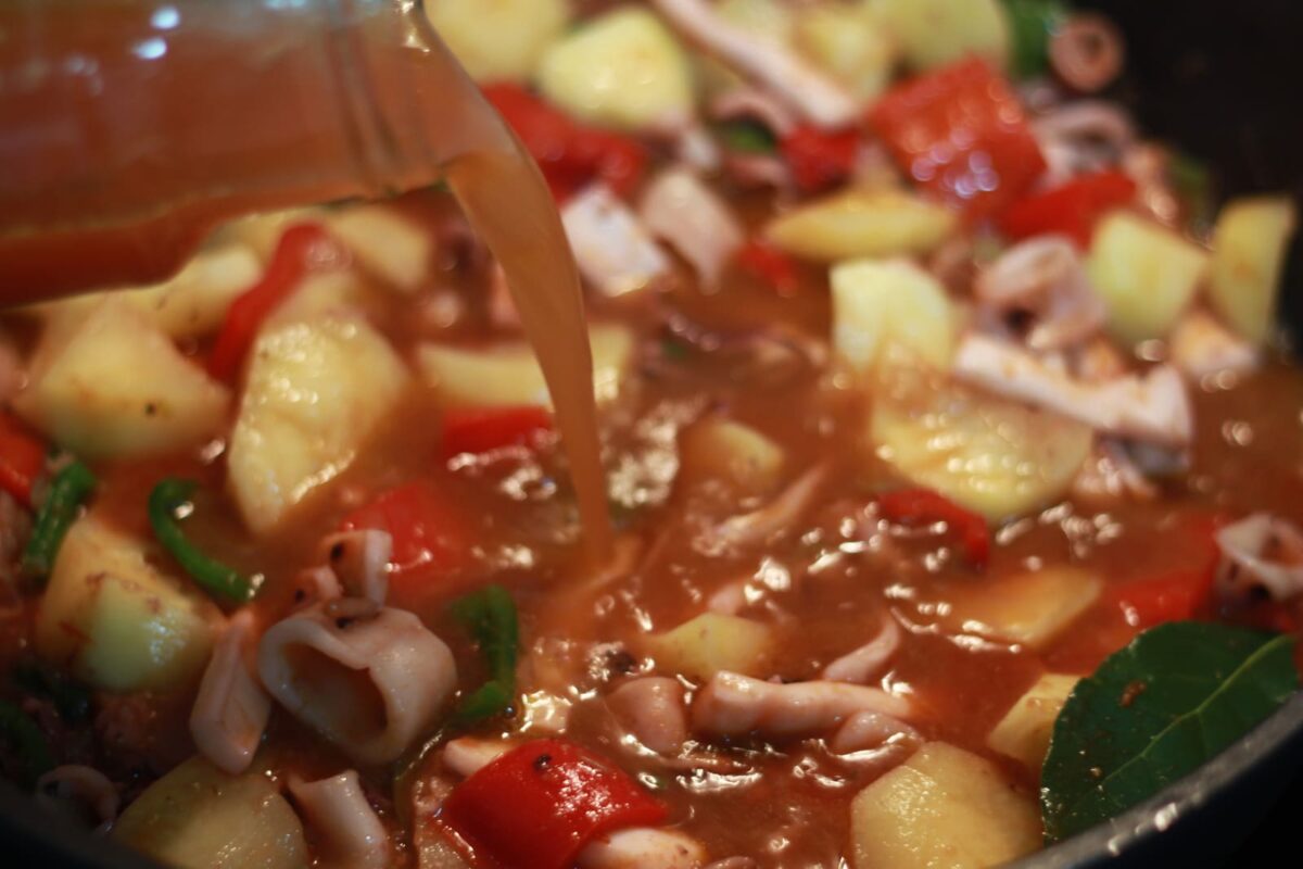 guiso patatas calamares paso 18