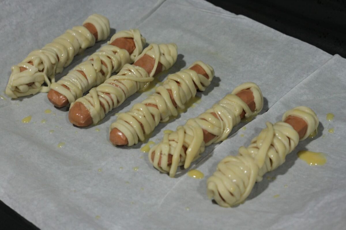 momias de salchicha receta halloween paso 1