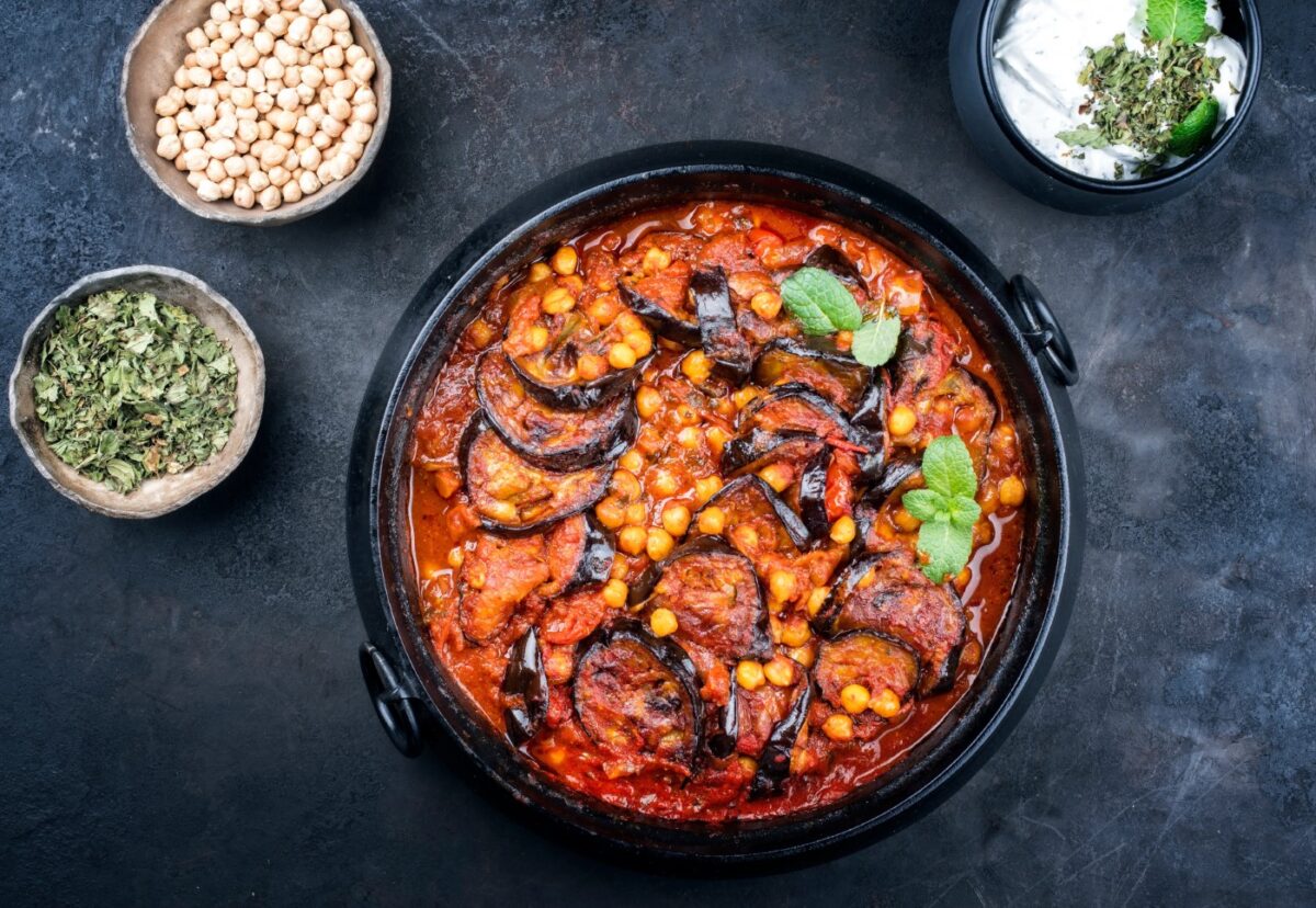 Musaka libanesa. Estofado de berenjenas y garbanzos