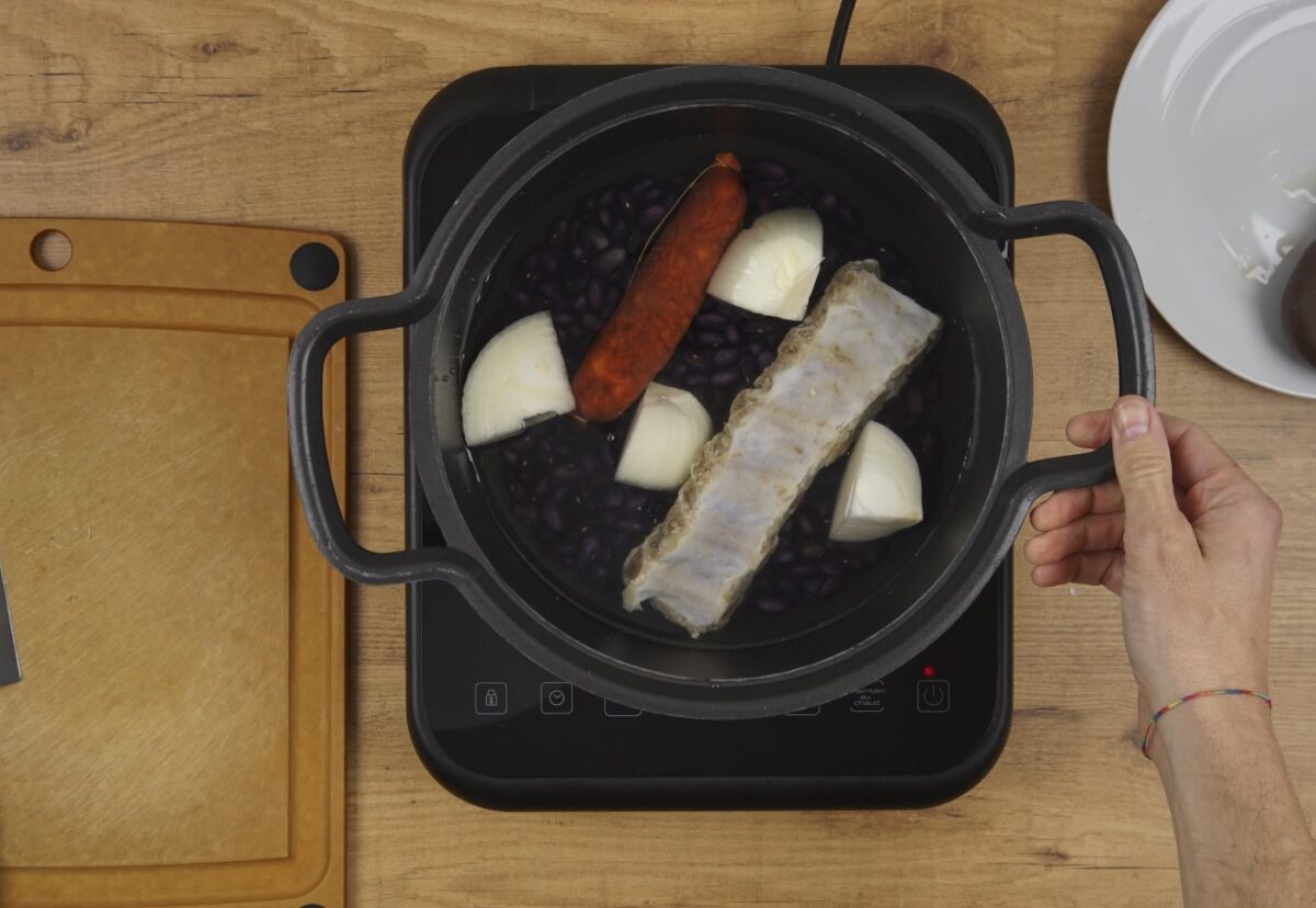 Alubias de Tolosa con costillas