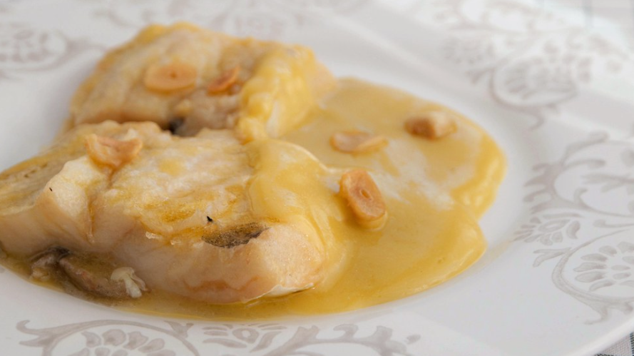 Cómo hacer bacalao al pil pil. Receta tradicional vasca paso a paso